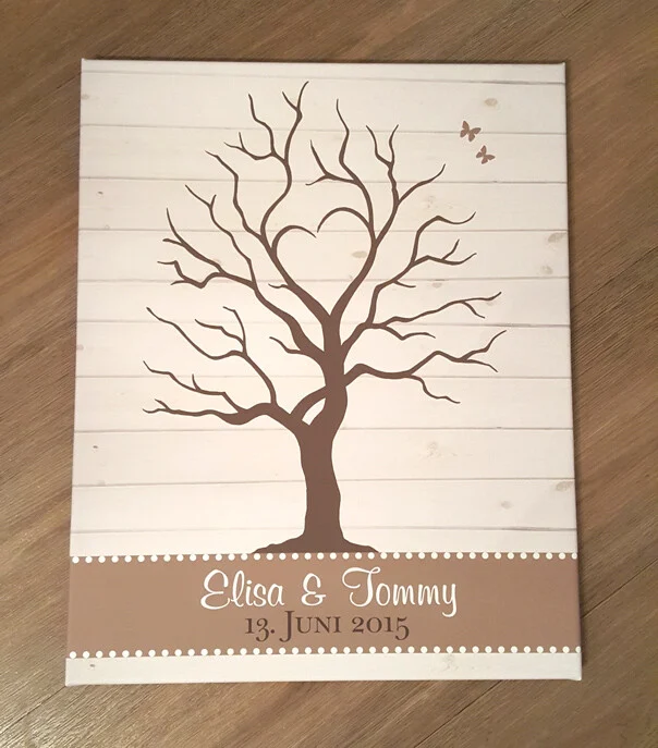 Wedding Tree Vintage | Peter Lauritis Photography Wedding Tree im Vintage-Look: Baum mit Herzkrone vor heller Holzoptik