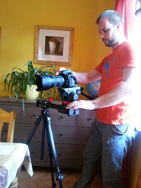 Kameramann mit Slider | Peter Lauritis Photography Filmdreh für den St. Elisabeth Verein: Kameramann mit Kamera auf Slider und Stativ