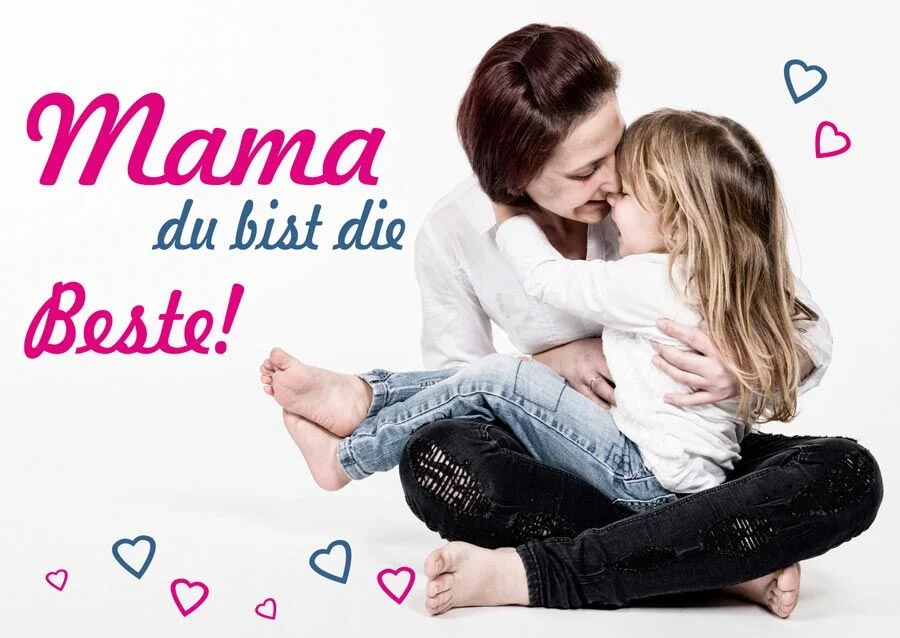 Mutter und Tochter | Peter Lauritis Photography Gutschein zum Muttertag: Mutter und Tochter kuscheln, daneben Mama du bist die Beste