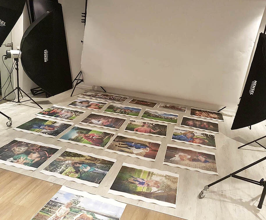 16 Leinwände | Peter Lauritis Photography 16 Leinwände für Geschäftsräume: frisch gedruckte Leinwände liegen auf dem Studioboden