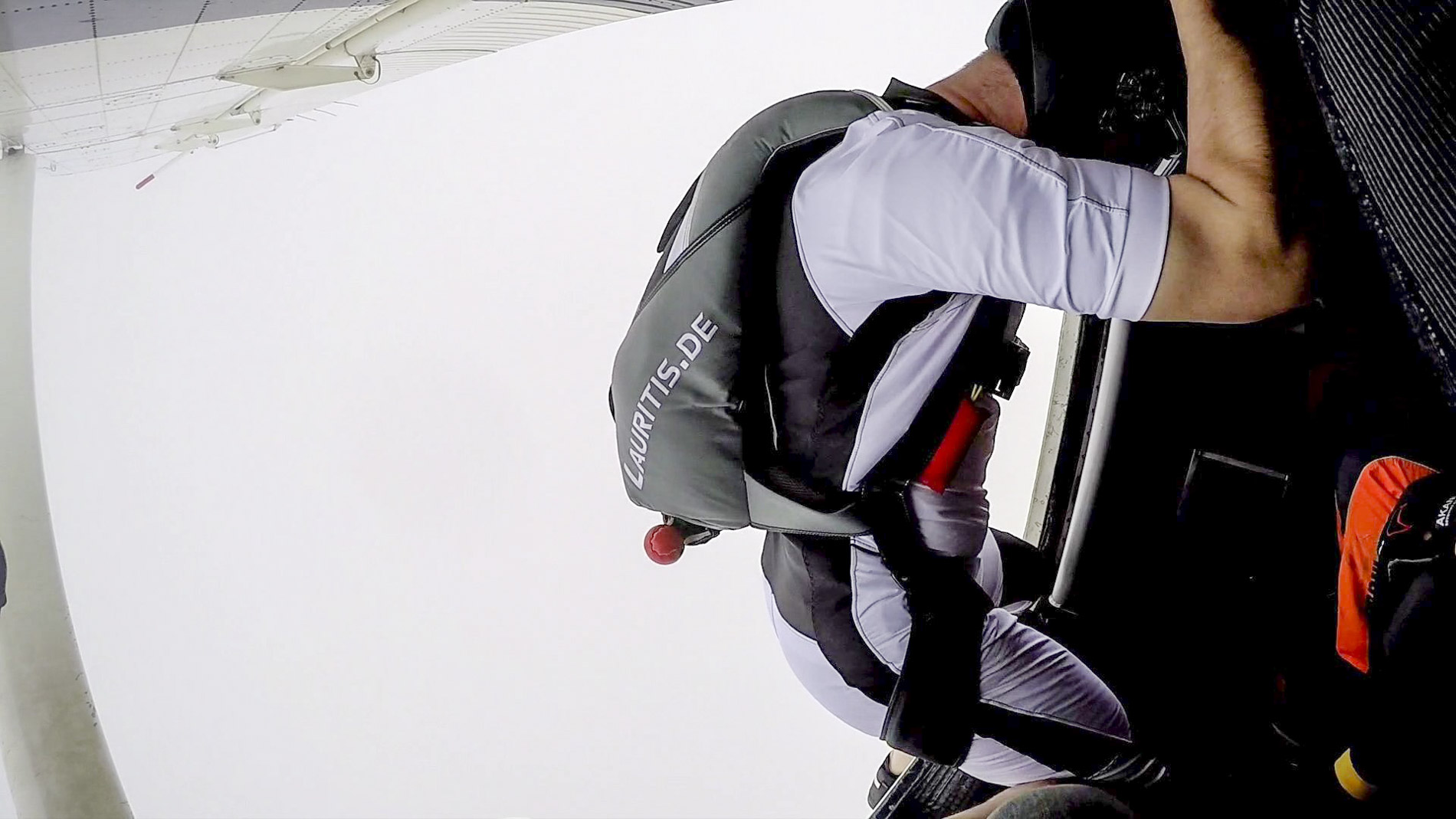 skydive fallschirmspringen peter lauritis