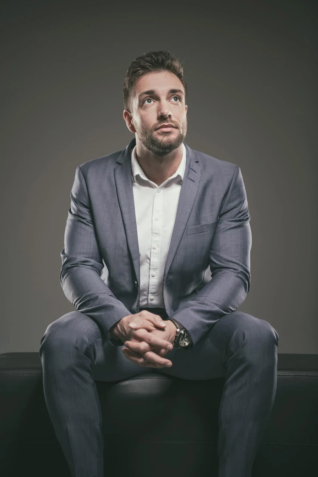 coole maennerportraits business style