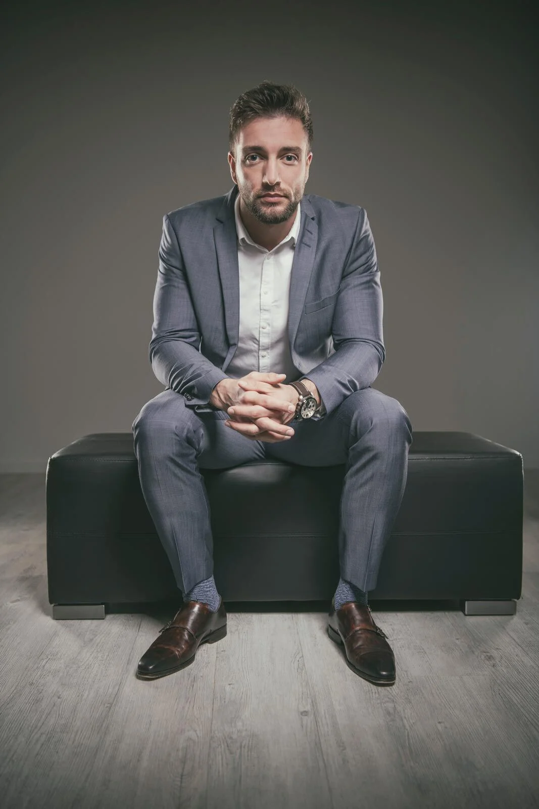 coole maennerportraits business style